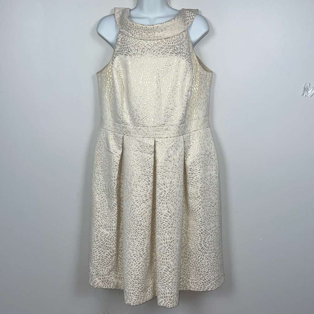 Davids Bridal Dress Size 18, fits like a 14